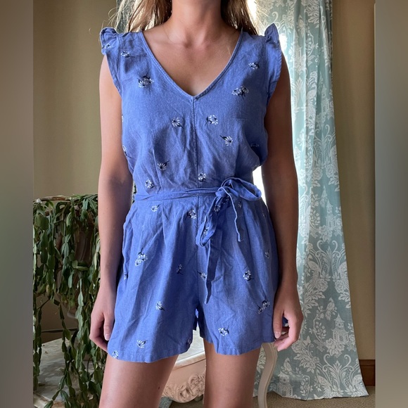Pants - Old navy daisy blue linen romper
